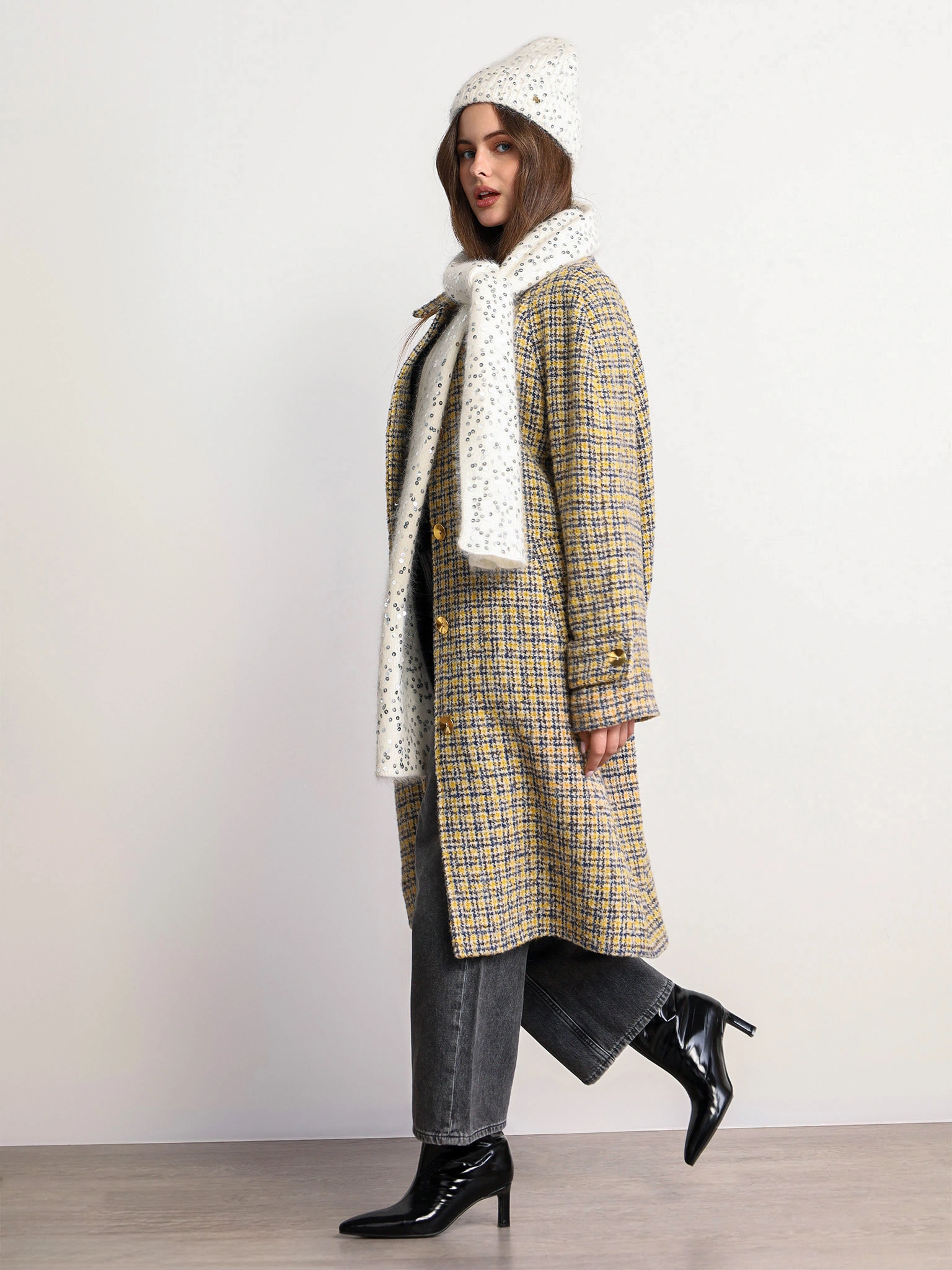 Шарф из ангоры и акрила с пайетками 